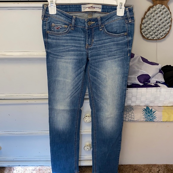 Hollister Denim - Hollister medium wash jeans